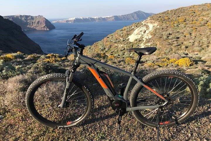 ティラシア5 - サントリーニ島からのランチ付き1時間のeバイクツアー