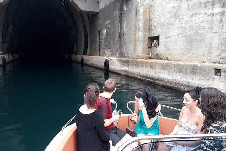 4,5-timers privat bådtur i Kotor Bay med frokost og vinsmag
