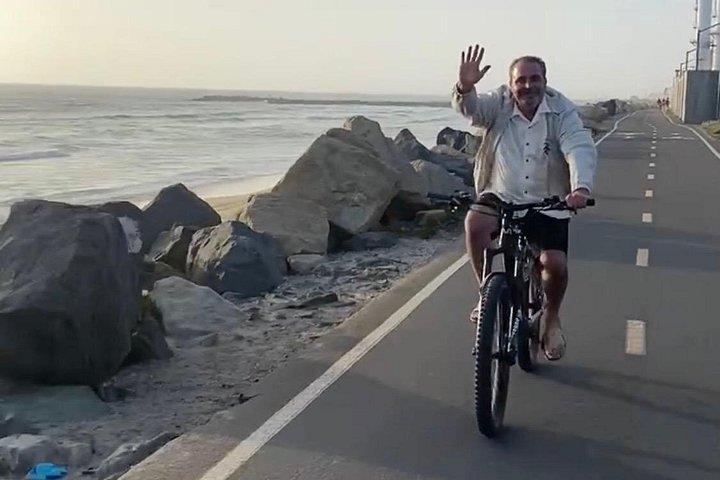 マリーナデルレイからエルモサビーチへの電動マウンテンバイクツアー