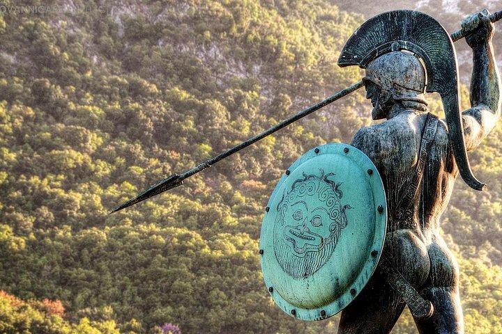 4 日間 : メテオラ、デルファイ、イオアニナ レイク シティ、最高のギリシャの村を体験