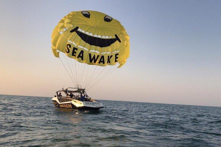 Jumeirah Beach Parasailing Experience i Dubai