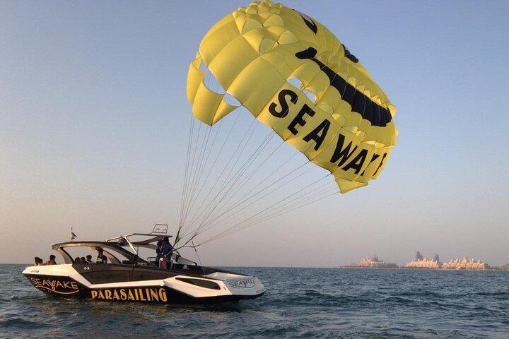 Jumeirah Beach Parasailing Experience i Dubai