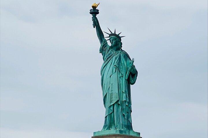 NYC：エンパイアステート、自由の女神、乗り降り自由のバスツアー