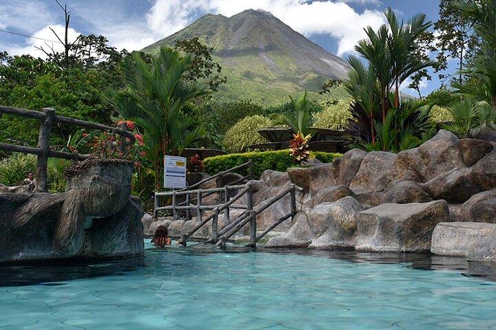 Arenal: Puentes Colgantes + Hot Springs + Catarata desde San Jose