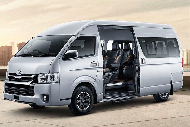 ネグリルジャマイカの任意のホテルへのモンテゴベイ空港プライベートタクシー