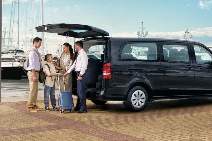 Transferência Privada: Aeroporto de Corfu para a Cidade Velha de Corfu
