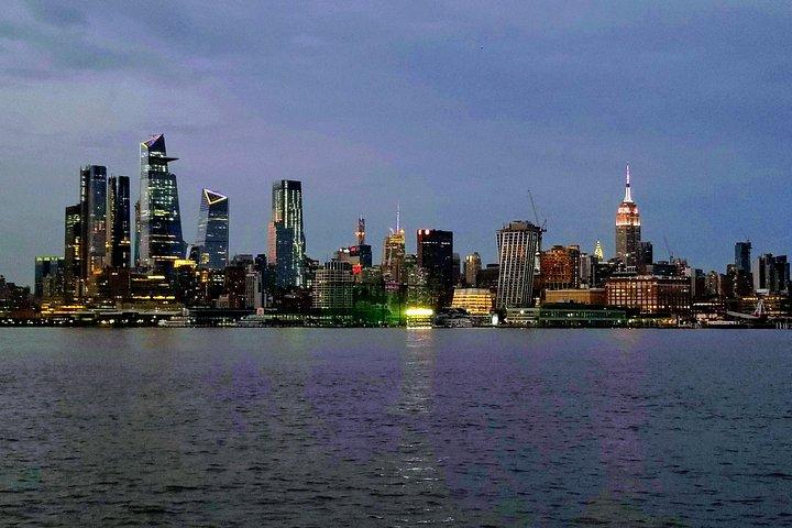 夜のニューヨーク市のスカイライン ガイド付きツアー