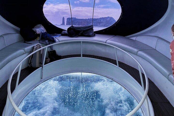 Passeio de barco com fundo de vidro e mergulho com snorkel em São Miguel, Açores