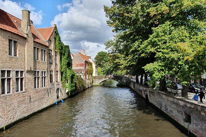 Boat Trip with Dutch Speaking Guide and Chocolate