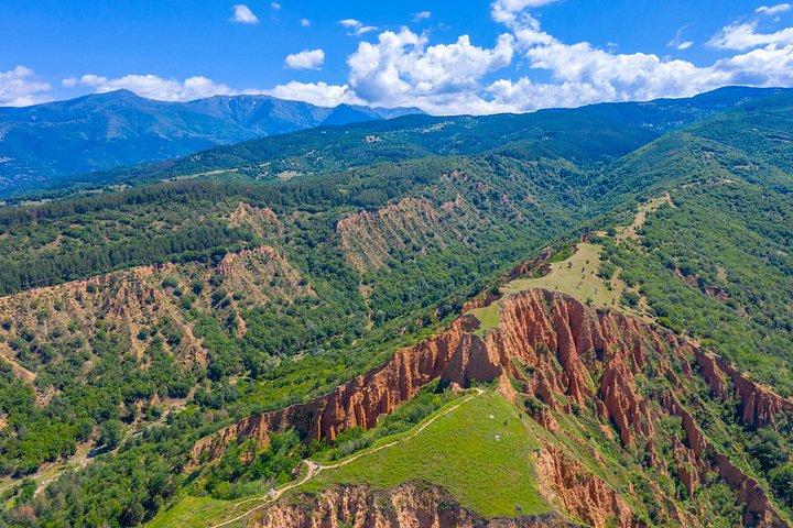 Road Trip Bulgaria™、リラ修道院とストブ ピラミッドへの GPS & オーディオ ガイド付き