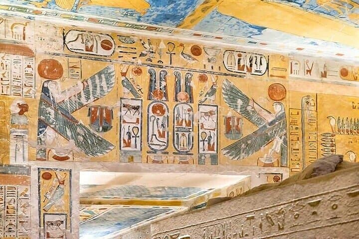 Private Day from Cairo to Luxor by plane with hotel,balloon,west,east and lunch