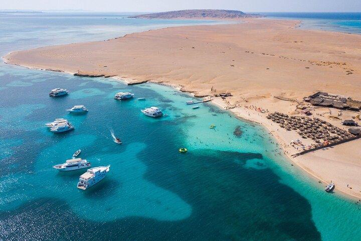 フルガダ島：オレンジベイ島旅行（シュノーケリング、ランチ＆ドリンク付き）