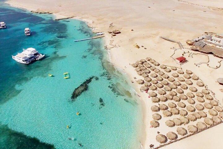 フルガダ島：オレンジベイ島旅行（シュノーケリング、ランチ＆ドリンク付き）