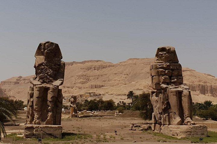 一晩滞在するルクソールへのプライベート2日間旅行