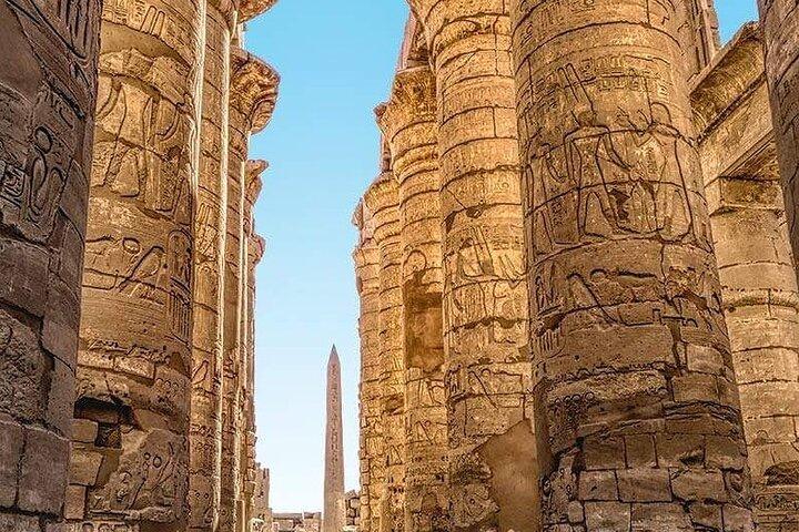 一晩滞在するルクソールへのプライベート2日間旅行