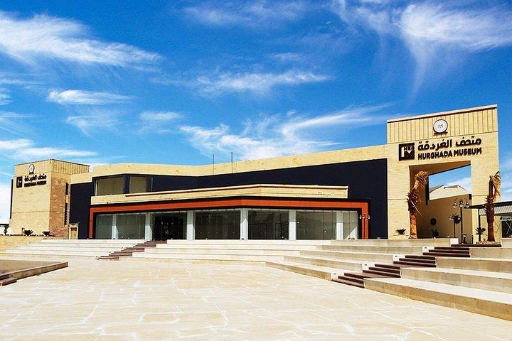 フルガダ私立国立博物館＆ホテルピックアップ付き市内観光