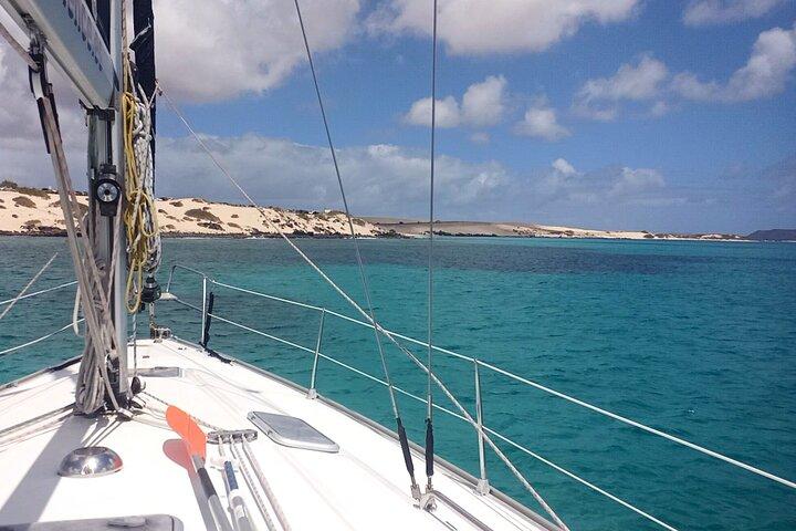 4h Ausflug und Navigation Geteiltes Segelboot Corralejo Lobos