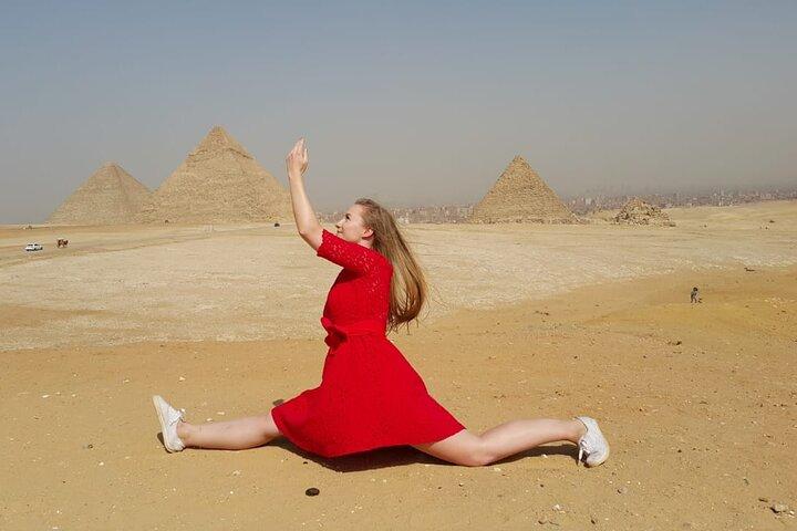 古代カイロ、ギザのピラミッド、サッカラなどへの最高の 2 日間ガイド付きツアー