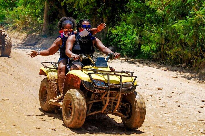 バヤヒベ発ラ・ロマーナからの半日ATVまたはバギー4x4