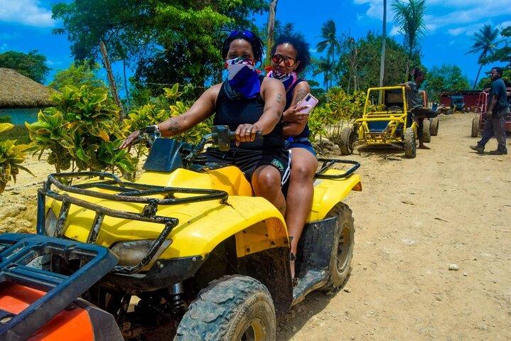 バヤヒベ発ラ・ロマーナからの半日ATVまたはバギー4x4