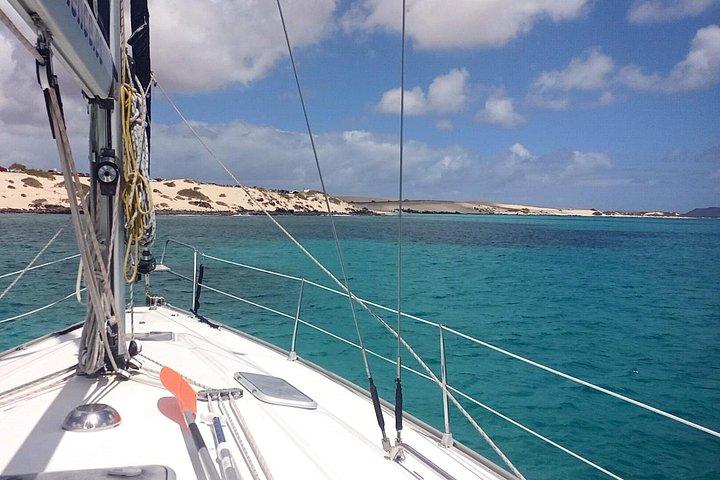 3 つの島: フエルテベントゥラ島、イスラ デ ロボス、ランサローテ島、プラヤス デ パパガヨ