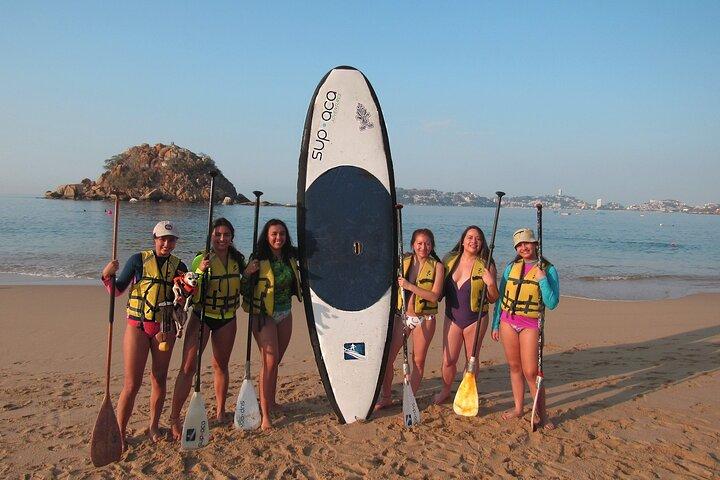 Padleboarding ved Acapulco's Bay