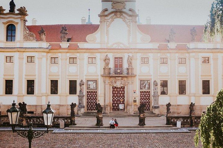 プラハの地元の写真家とのプライベートバケーション写真セッション
