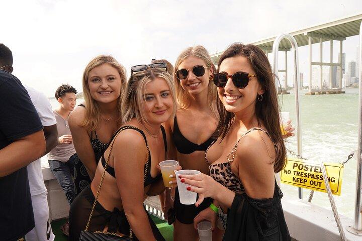 Miami: 3-stündige All-Inclusive-Party-Bootsfahrt