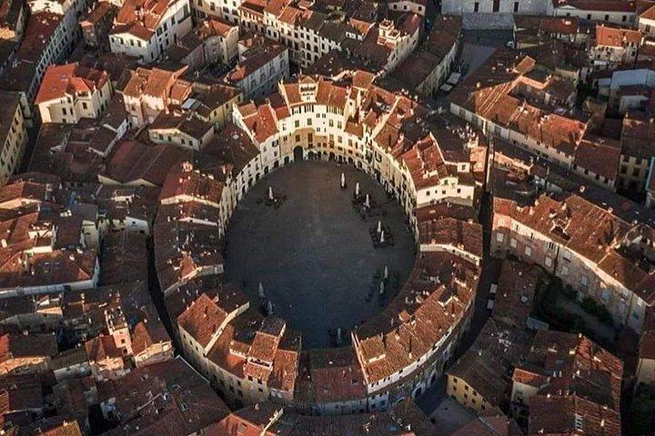 Descubre los secretos de Lucca en una visita guiada a pie