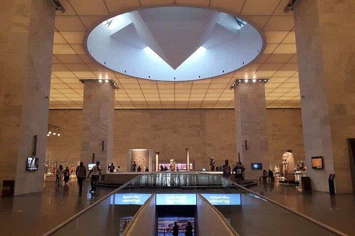 エジプト文明国立博物館と古いカイロへのプライベートガイド付きツアー