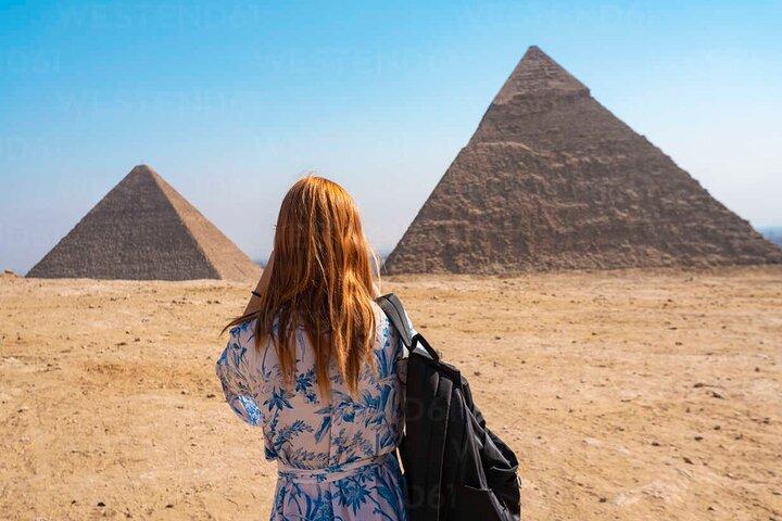Visite privée des pyramides de Gizeh avec 30 minutes de balade à dos de chameau et déjeuner