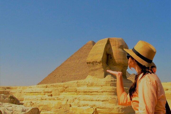 Visite privée des pyramides de Gizeh avec 30 minutes de balade à dos de chameau et déjeuner