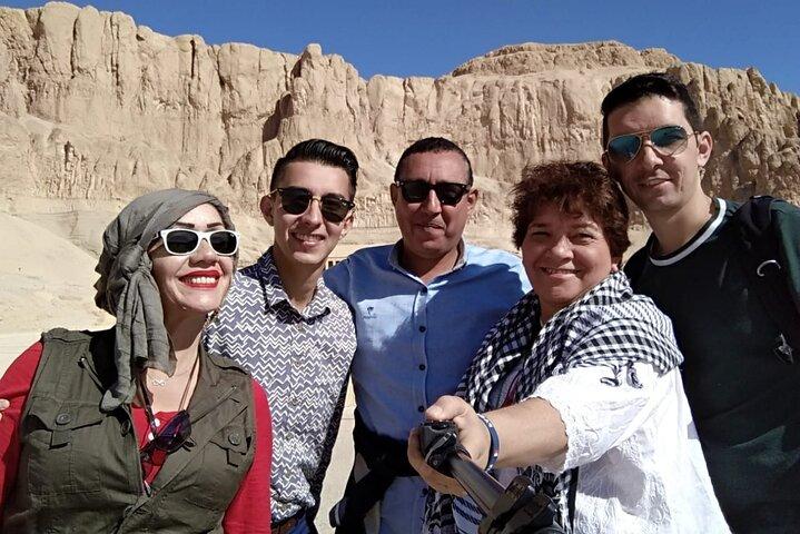 Kairo: Privates 2-tägiges Abu Simbel und Luxor mit Eintrittsgebühren & 5 * Hotel mit dem Flugzeug