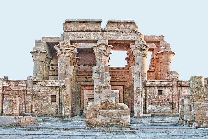 Assouan OU Louxor: visite guidée privée d'une journée complète aux temples de Kom Ombo et d'Edfou