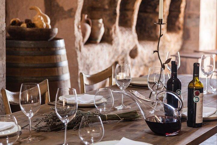 Skip-The-Line: Kappadokien-Tour mit Weinprobe und Tonformung