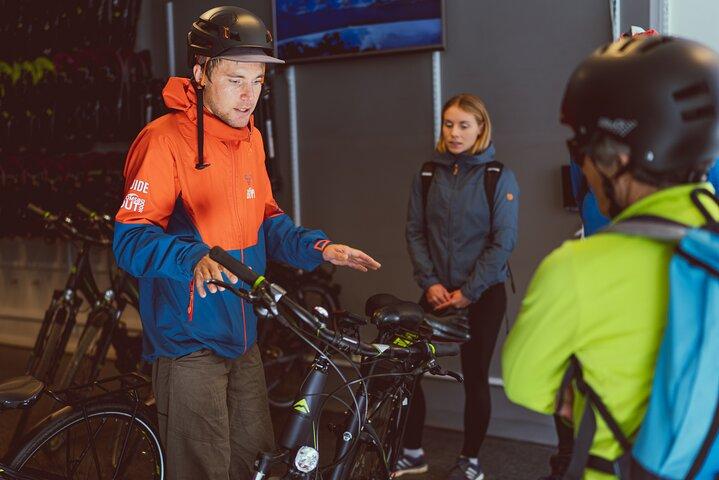 トロムソの電子自転車によるガイド付き乗り物