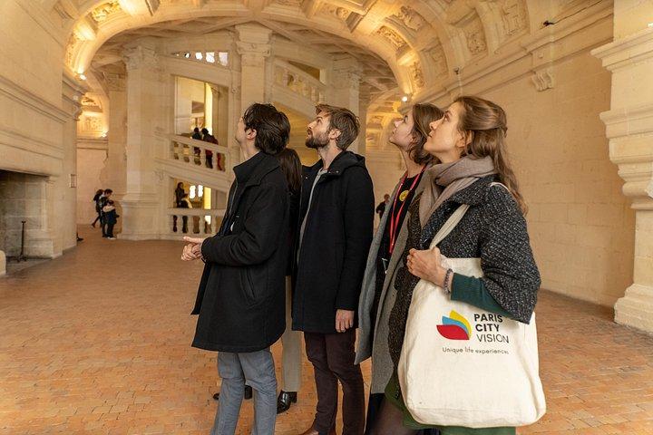 パリからの 3 つの城を巡るロワール渓谷プライベート ガイド付き日帰り旅行