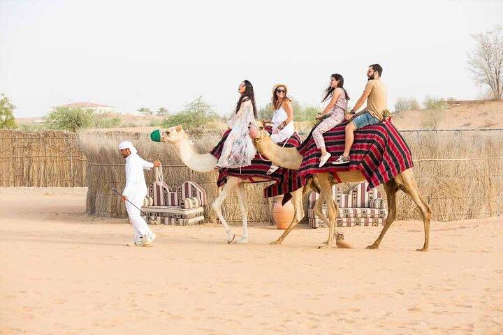 Balade en montgolfière à Dubaï avec balade dans les dunes, balade à dos de chameau et à cheval