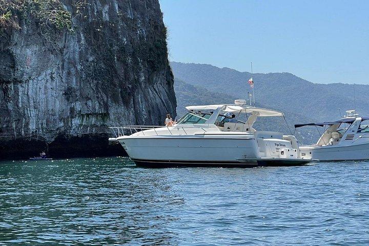 Private Yacht, Sightseeing, Snorkeling and Private beaches