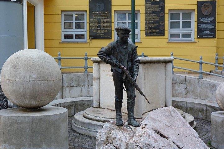 Budapest private tour on the Communist past with entry
