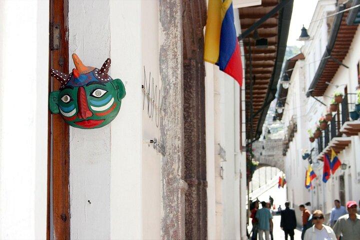 Tour por el casco antiguo de Quito : historia, visita al mercado & degustación de helados