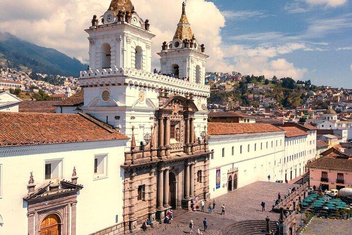 Altstadtrundgang Quito : Geschichte, Marktbesuch und Eisverkostung