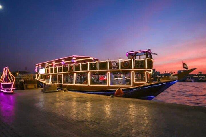 Romantisches Sightseeing Dhow Cruise Dinner