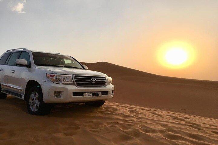 Premium Sundowner Red Dunes & Kamelsafari mit BBQ Dinner