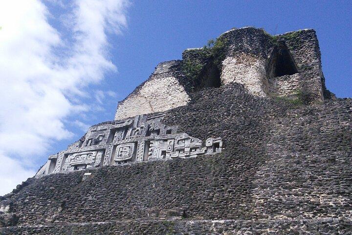 Xunantunich Maya Pyramid e Barton Creek Cave canoagem combo