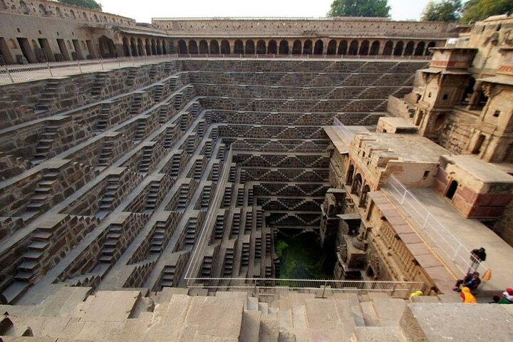 Trasferimento di sola andata da Alwar a Jaipur via Bhangarh & Abhaneri