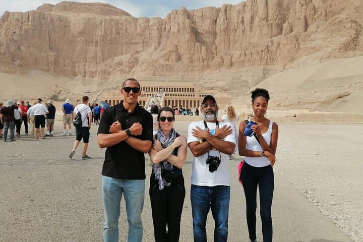 Cairo: Overnight all inclusive tour in Luxor & Hot air Balloon by Plane