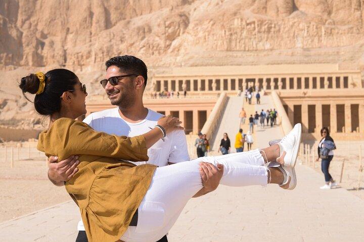 Excursión privada de día completo a Luxor East & West Bank con almuerzo egipcio