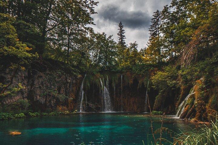 Fra Split: Selvguidet Plitvice Lakes-dagstur med bådtur