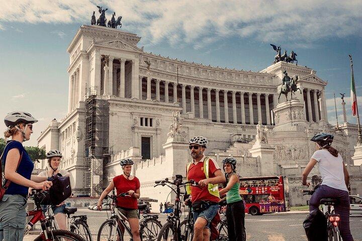 Tour privado en bicicleta por la ciudad de Roma con Cannondale EBike de calidad